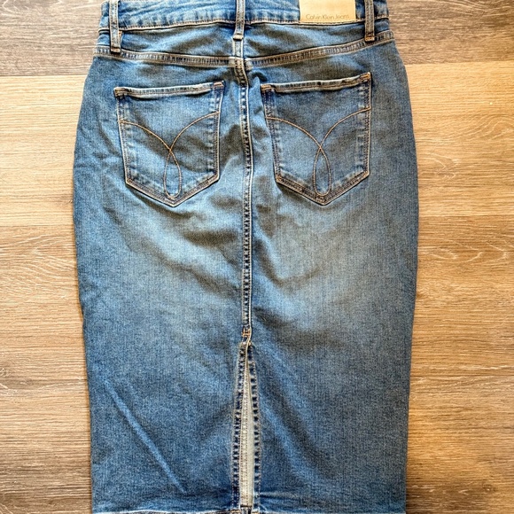 ***SOLD***Calvin Klein Pencil Skirt - Picture 2 of 2